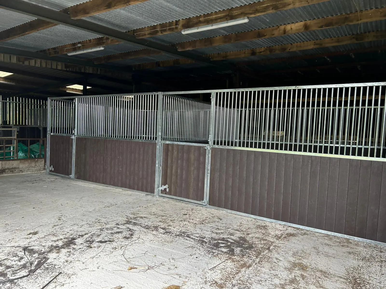 Metal-fronted stable partitions with dark solid lower panels